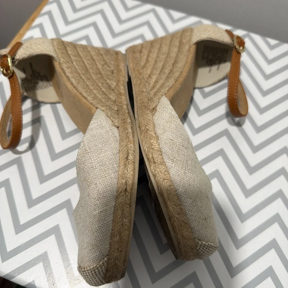 Croft & Barrow Beige Espadrilles Wedges Size 7.5 - worn 1x